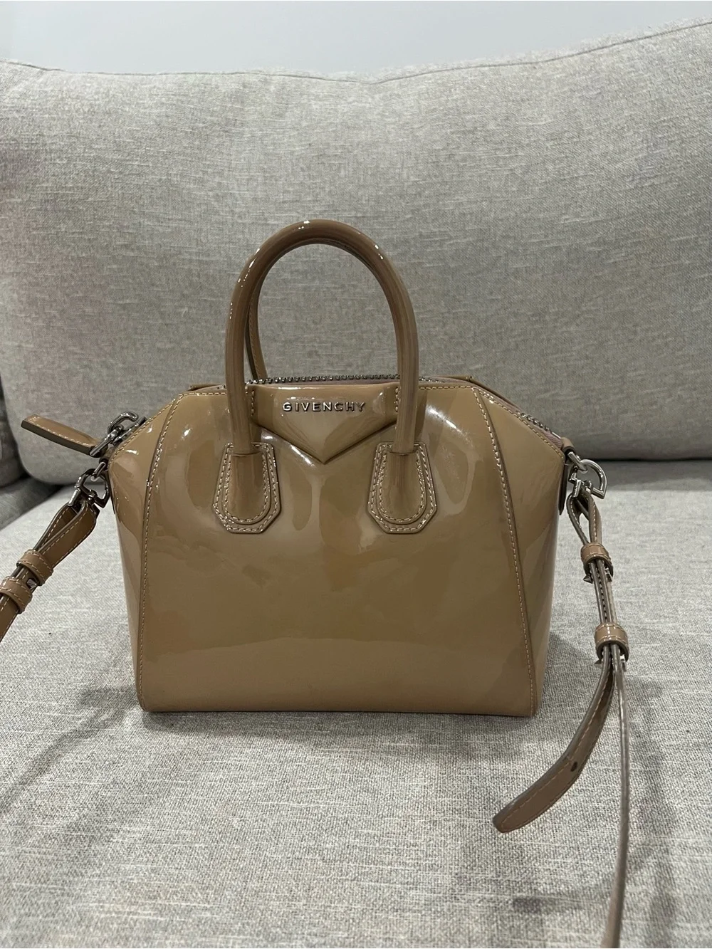 Givenchy Antigona Mini Patent Leather Bag - Picture 4 of 13